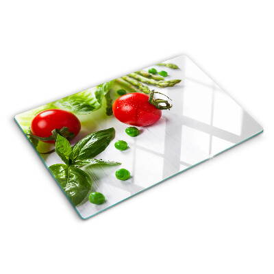 Szklana deska do krojenia z nadrukiem przedstawiającym warzywa na tle białego blatu