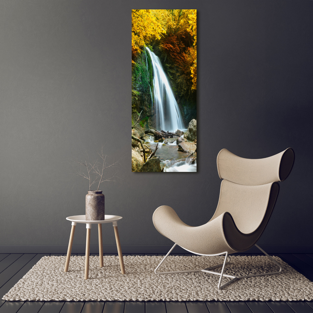 Foto obraz szkło akryl pionowy Wodospad w lesie