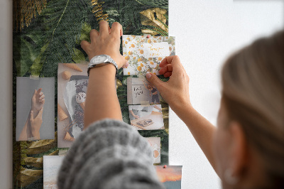 Tablica korkowa na ścianę Złote liście w tropikalnej kompozycji roślinnej
