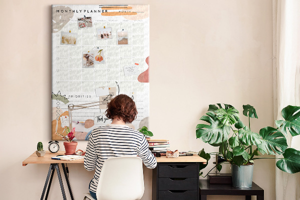 Tablica korkowa na ścianę Kolorowy planner miesięczny z abstrakcyjnymi kształtami