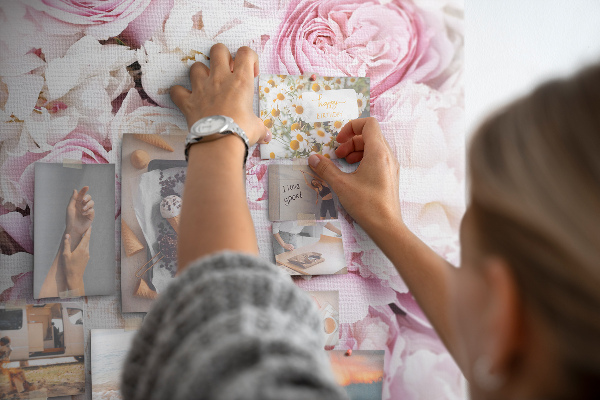 Tablica korkowa na ścianę Różowe kwiaty w delikatnym zestawieniu kolorów