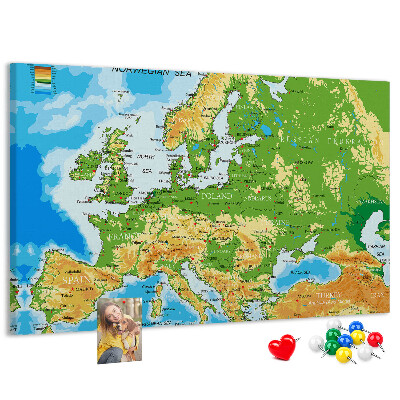 Tablica korkowa Mapa Europy z oznaczeniami geograficznymi.