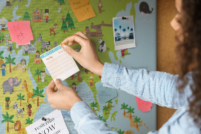 Tablica korkowa ozdobna Kolorowa mapa świata z postaciami zwierząt.