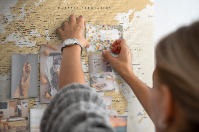 Tablica korkowa z nadrukiem Mapa świata z oznaczeniami lokalizacji.