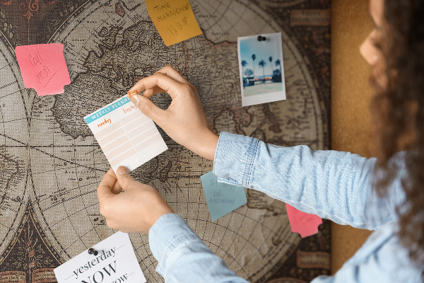 Tablica korkowa z nadrukiem Starożytna mapa świata z detalami geograficznymi