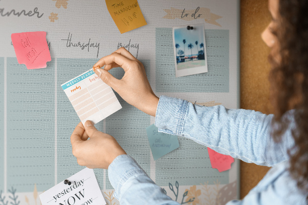 Tablica korkowa ozdobna Kwiatowy wzór na planie tygodniowym