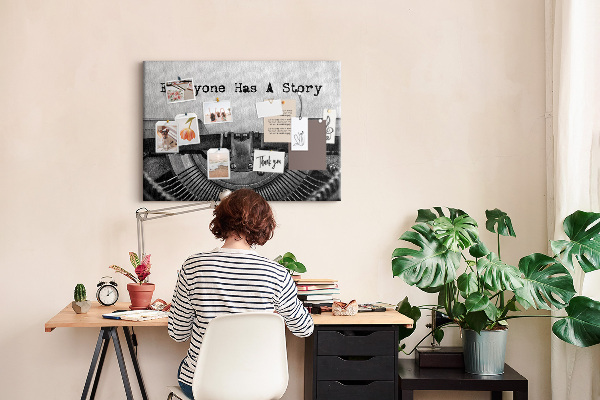 Tablica korkowa Historia ukryta w maszynie do pisania