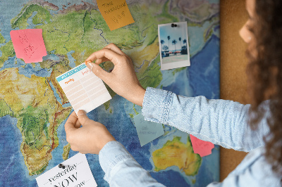 Tablica korkowa z nadrukiem Mapa świata w pastelowych kolorach.