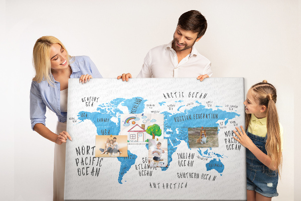 Tablica korkowa Mapa świata z nazwami oceanów i krajów