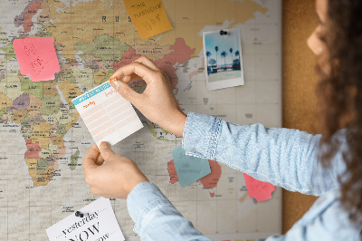 Tablica korkowa z nadrukiem Mapa świata z kolorowymi flagami państw