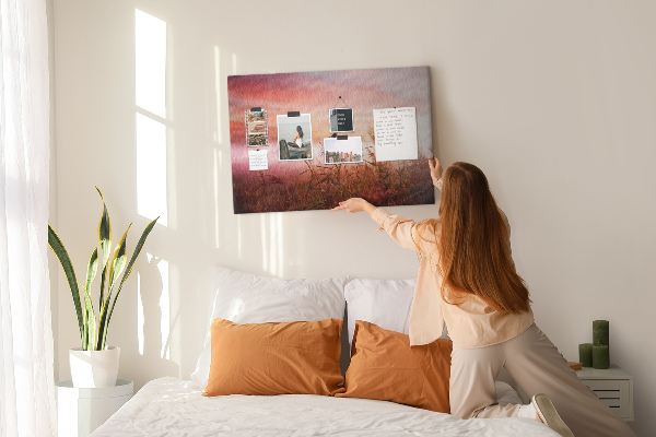 Tablica korkowa Zachód słońca nad trawiastym polem
