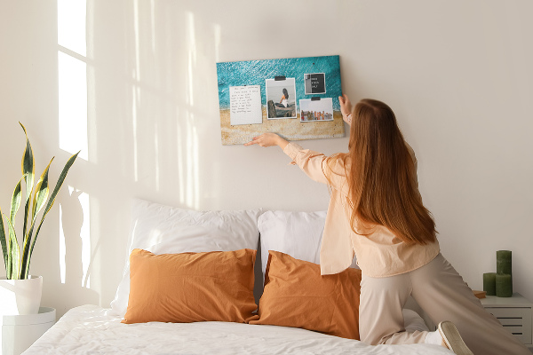 Tablica korkowa z nadrukiem Plaża z falami i śladami stóp