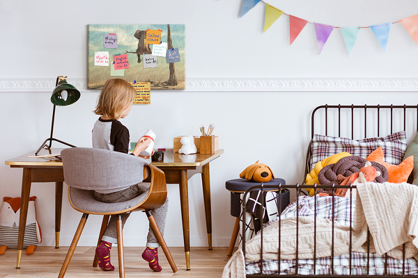 Tablica korkowa z nadrukiem Słoń na gałęzi w pustynnym krajobrazie