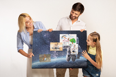 Tablica korkowa Astronauta w kosmicznej przestrzeni gwiazdowej