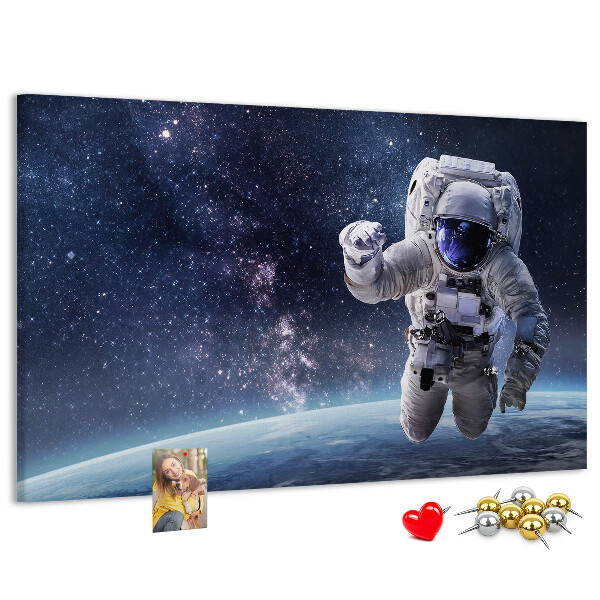 Tablica korkowa Astronauta w kosmicznej przestrzeni gwiazdowej