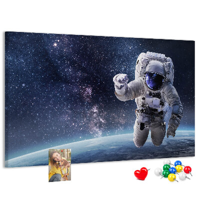 Tablica korkowa Astronauta w kosmicznej przestrzeni gwiazdowej