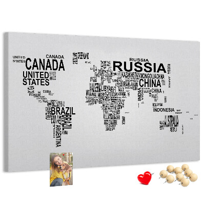Tablica korkowa Mapa świata z nazwami krajów.