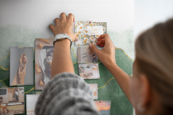 Tablica korkowa ozdobna Złote akcenty na zielonych liściach