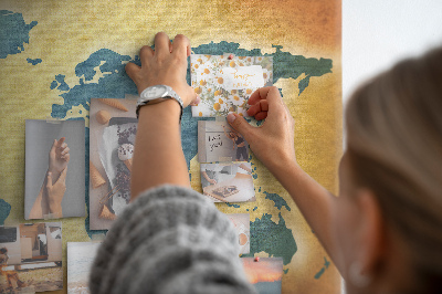 Tablica korkowa ozdobna Mapa świata na tle brązowego papieru.