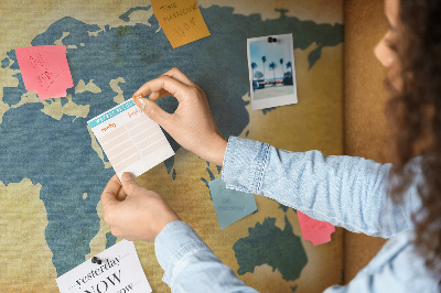 Tablica korkowa ozdobna Mapa świata na tle brązowego papieru.