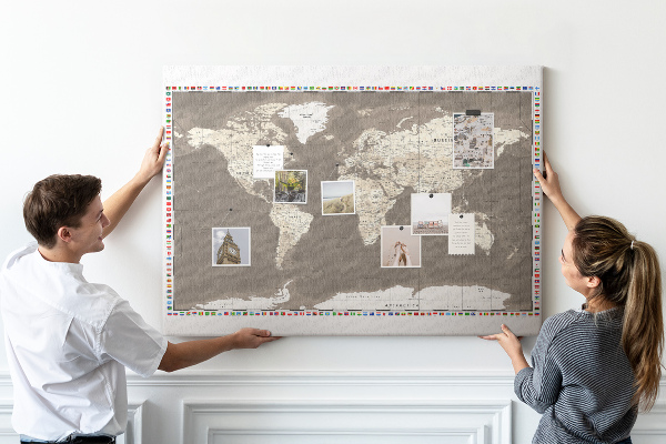 Tablica korkowa Mapa świata z flagami krajów