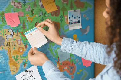 Tablica korkowa Mapa świata z ilustracjami zwierząt.
