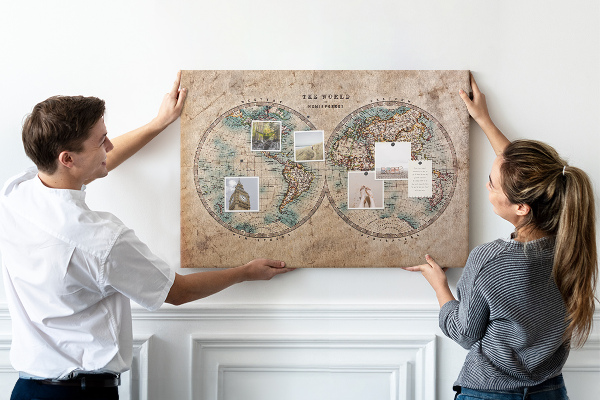 Tablica korkowa z nadrukiem Starożytna mapa świata z kolorowymi konturami