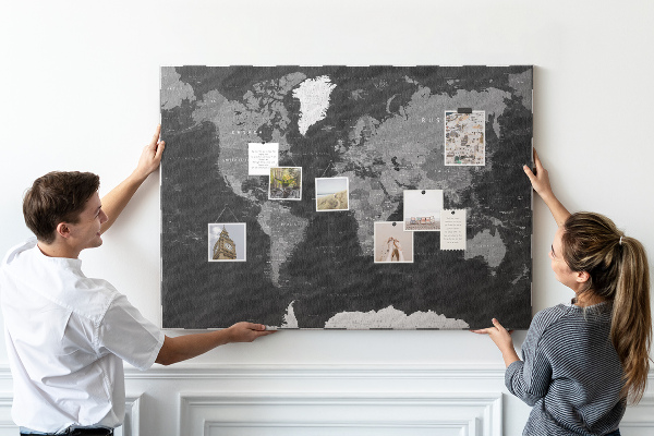 Tablica korkowa Czarna mapa świata z konturami krajów