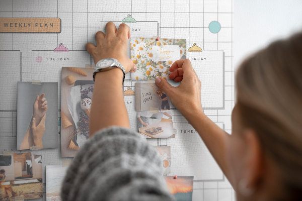 Tablica korkowa Plan tygodniowy z kolorowymi akcentami