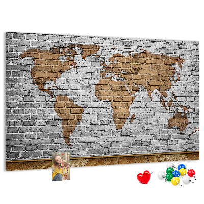 Tablica korkowa z nadrukiem Mapa świata na ceglanej ścianie