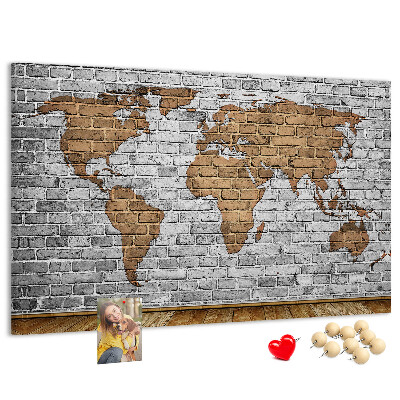Tablica korkowa z nadrukiem Mapa świata na ceglanej ścianie