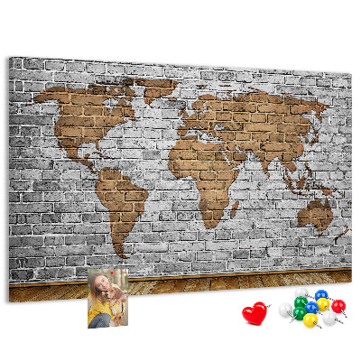 Tablica korkowa z nadrukiem Mapa świata na ceglanej ścianie