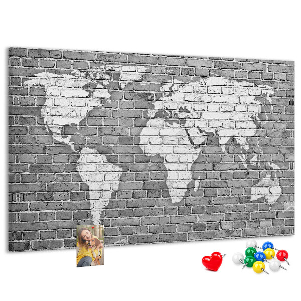 Tablica korkowa Mapa świata na ceglanej ścianie