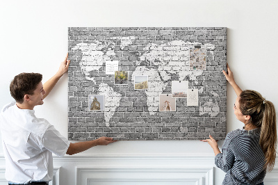 Tablica korkowa Mapa świata na ceglanej ścianie