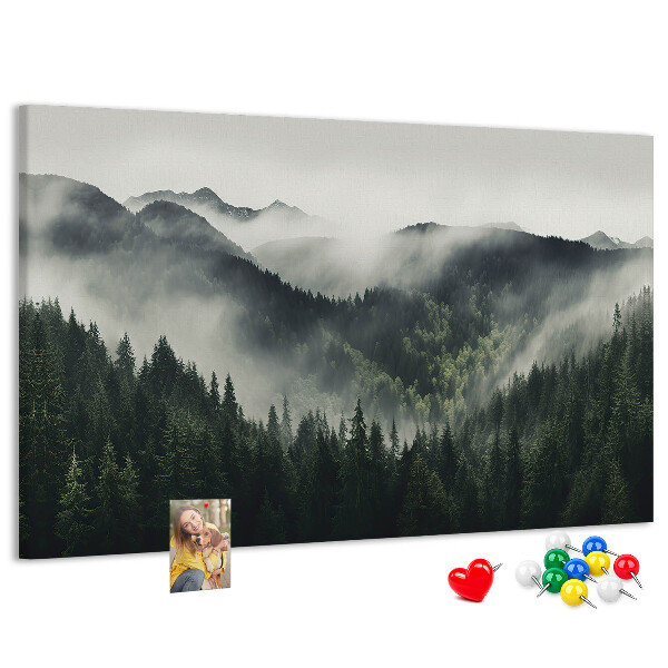Tablica korkowa Mglista panorama górska z lasem sosnowym