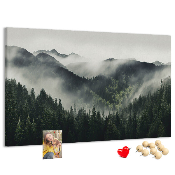 Tablica korkowa Mglista panorama górska z lasem sosnowym