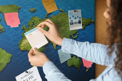 Tablica korkowa Zielona mapa świata na tle oceanu