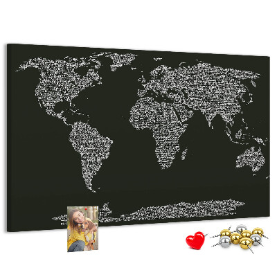 Tablica korkowa z nadrukiem Mapa świata w formie tekstu.