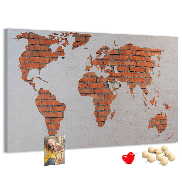 Tablica korkowa z nadrukiem Mapa świata na tle ceglanej ściany