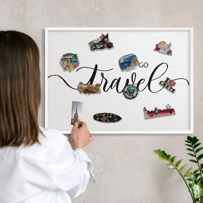 Tablica do magnesów w białej ramie Podróżujmy razem
