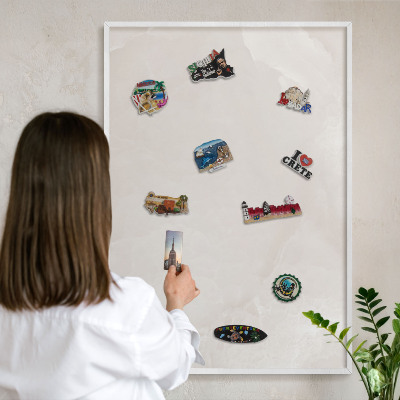 Tablica na magnesy z podróży biała rama Kremowa faktura