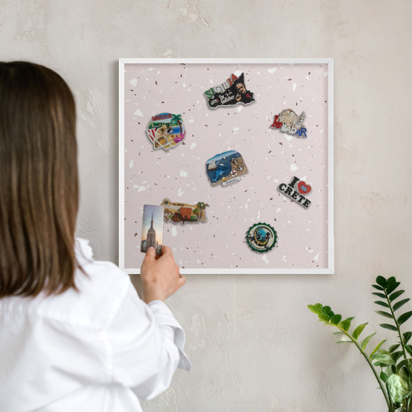 Tablica na magnesy z podróży biała rama Nowoczesne terrazzo