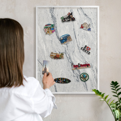 Tablica na magnesy z podróży biała rama Szara elegancja