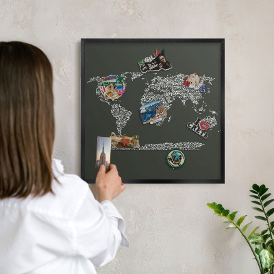 Ozdobna tablica na magnesy w czarnej ramie Mapa tekstowa