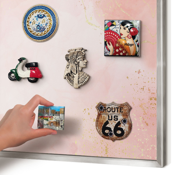 Tablica na magnesy z wakacji w ramie srebrnej Subtelna elegancja