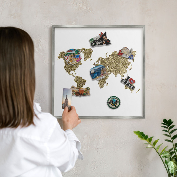 Tablica na ścianę na magnesy w srebrnej ramie Mapa świata