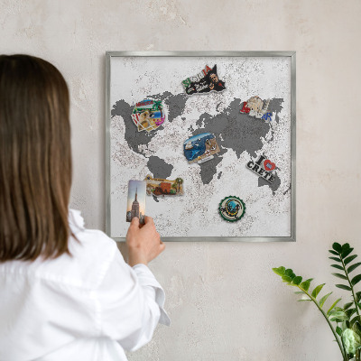Tablica na magnesy z wakacji w ramie srebrnej Mapa świata