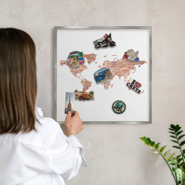 Tablica na ścianę na magnesy w srebrnej ramie Ceglana mapa