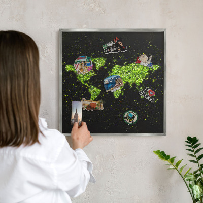 Tablica na ścianę na magnesy w srebrnej ramie Zielona mapa