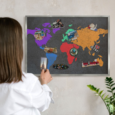 Tablica na magnesy z wakacji w ramie srebrnej Kolorowa mapa